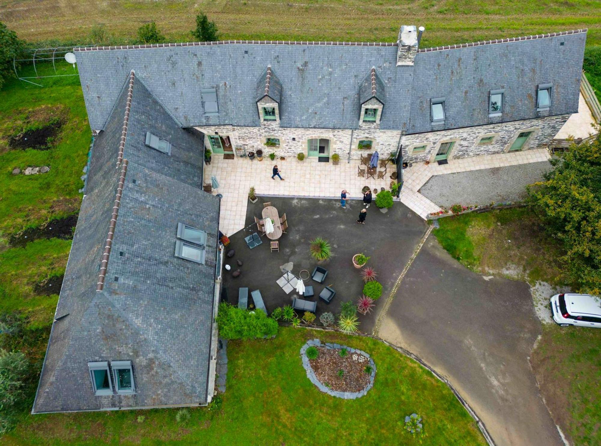 Bed and Breakfast Les Pierres Bleues Saint-Coulitz Exterior foto